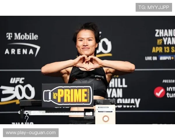 张伟丽成亚洲首位UFC冠军,重夺草量级金腰带写历史