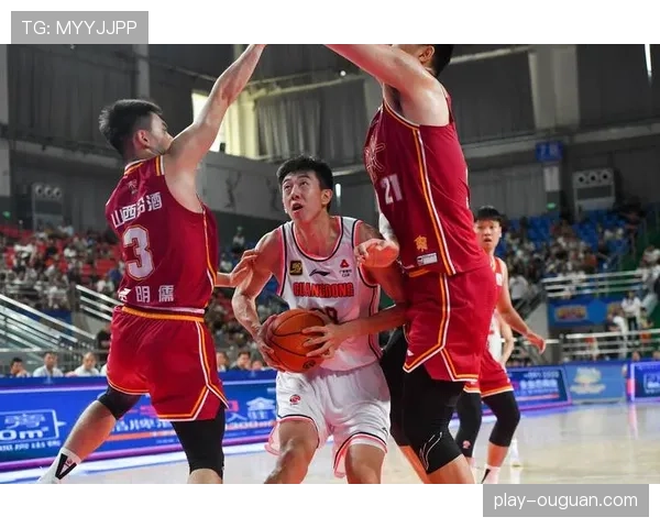 【2026年4月CBA联赛低位防守体系趋势分析·赛后·分析战术复盘：广东队通过大量强弱侧转移球，成功破解北京队的收缩防守